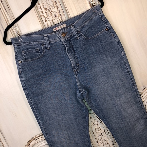 Lee Classic Fit Straight Leg At The Waist Light Medium Wash Jeans Size 10P - Picture 2 of 11